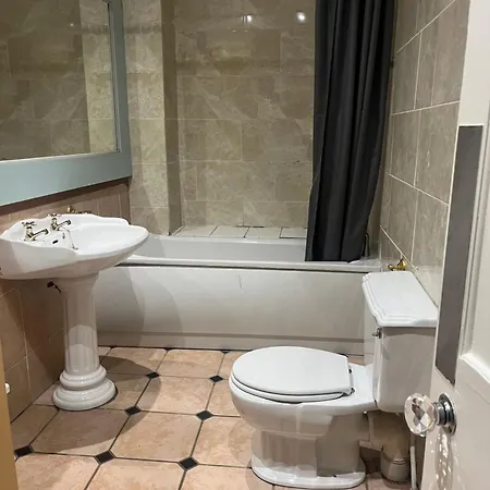 Apartment Spacious New Town Garden Flat