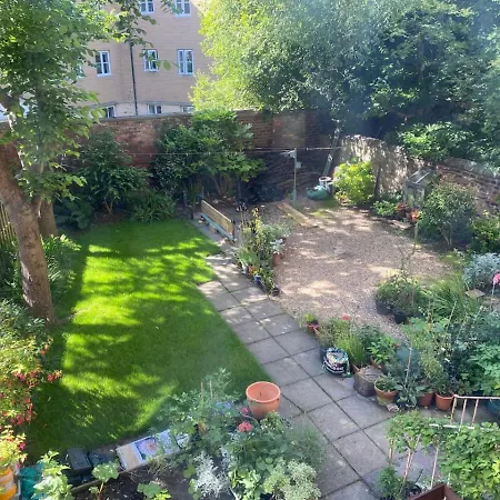 Gorgeous 2 Bed, Apartmán Edinburgh