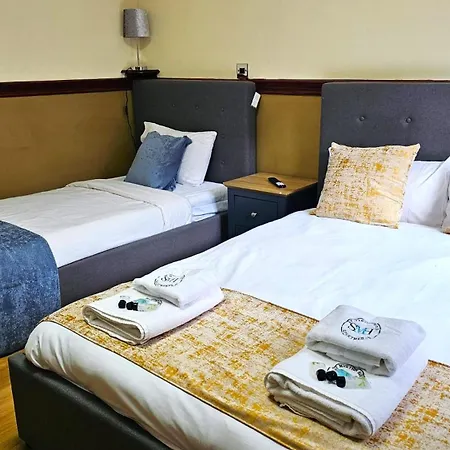 The Kew בית הארחה *