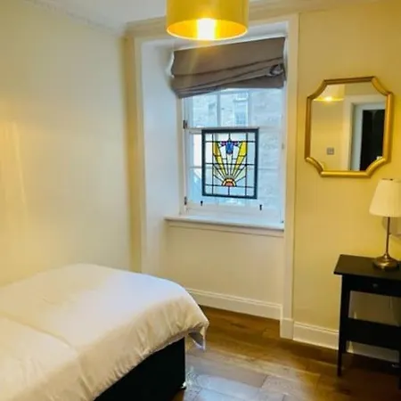 Stunning Royal Mile 2 Bedroom דירה אדינבורו