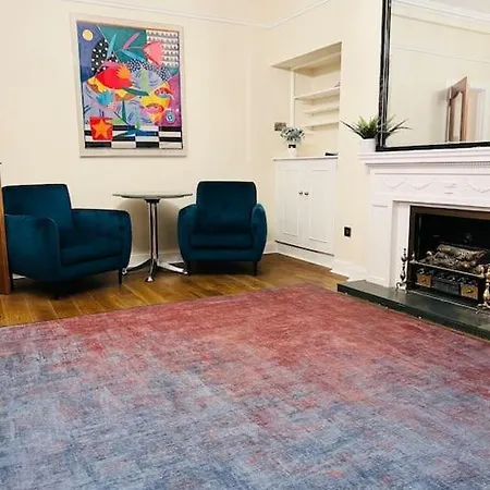Stunning Royal Mile 2 Bedroom דירה