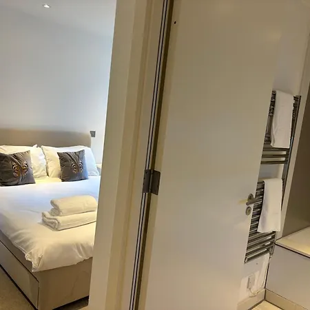 Executive Quartermile Near To Castle University With Park View 아파트 *