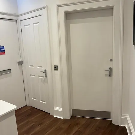 Lothian Rd * 爱丁堡