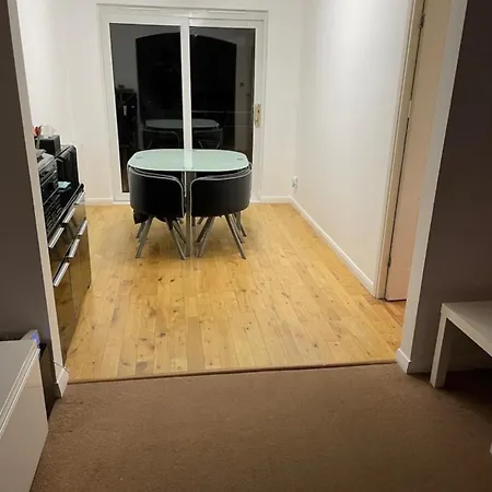 Little France House Room2 * Edinburg