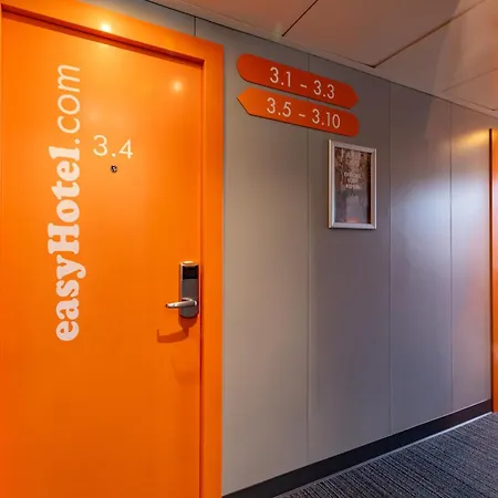 Easyhotel Hotell