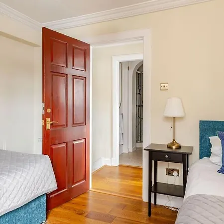 Stunning Royal Mile 2 Bedroom דירה אדינבורו