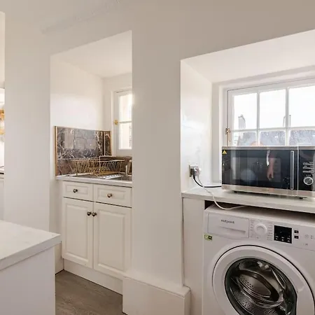 Stunning Royal Mile 2 Bedroom אדינבורו