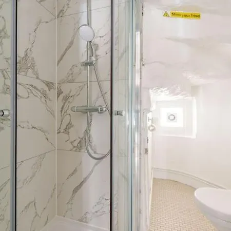 Stunning Royal Mile 2 Bedroom * אדינבורו