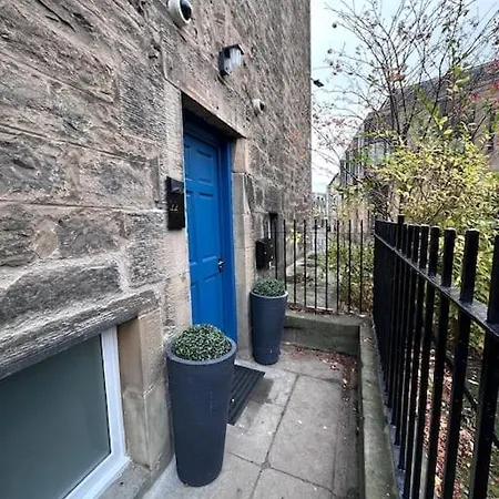 Spectacular 2 Bed, 2 Bath In Centre *