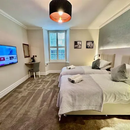 Spectacular 2 Bed, 2 Bath In Centre