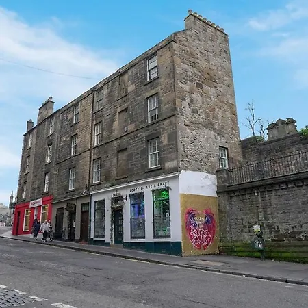 Guestready - Greyfriars Bobby View