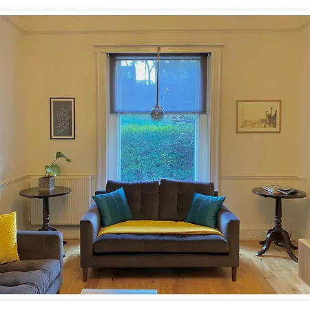 Beautifully Decorated 2bed Apt- Gem In Center