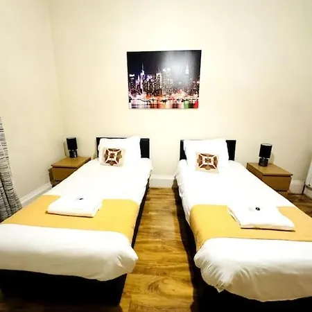 Apartment 2 Bed Flat In *
