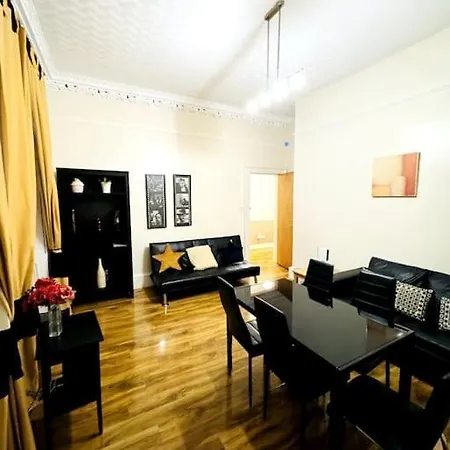 2 Bed Flat In Apartment