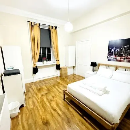 Apartment 2 Bed Flat In *
