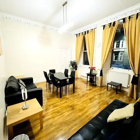 2 Bed Flat In Edinburgh