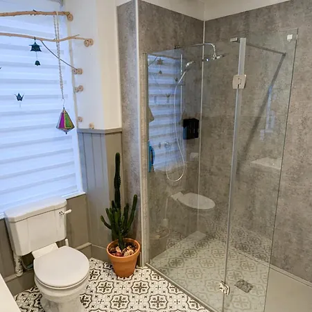Charming 1 Bedroom In Edinburgh's West End Apartment *