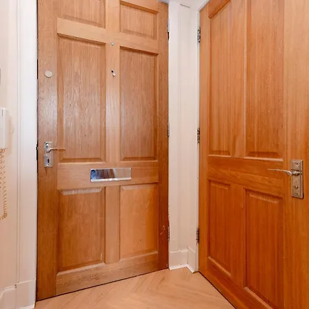 Haymarket Modern Flat For 2 Guests * Edinburgh