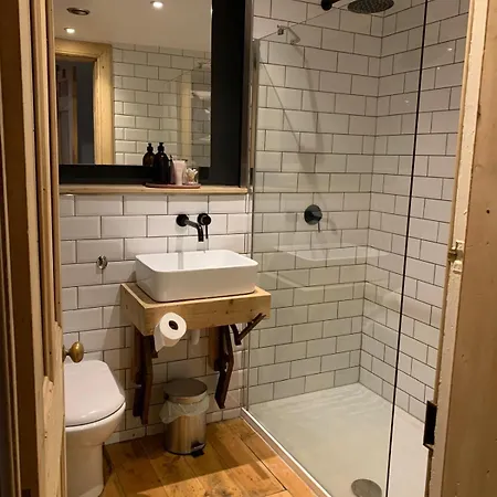 Apartment Charmingly Rustic 2bd Flat With Garden Edinburgh