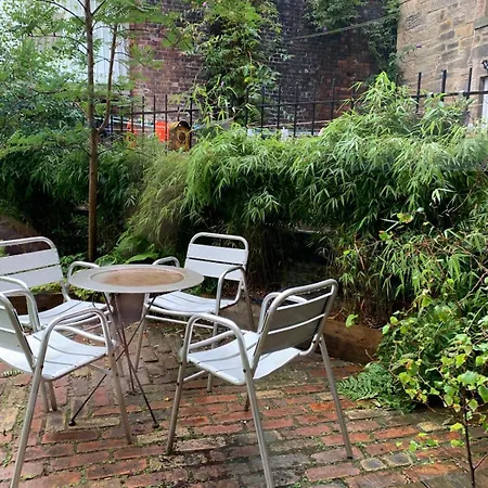 Charmingly Rustic 2bd Flat With Garden Edinburgh