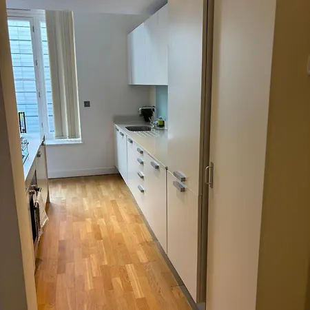 Extremely Quartermile Near Castle And *