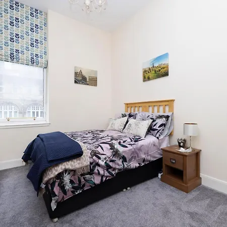 Stylish 2-bedroom Old Town Next To Royal Mile 아파트