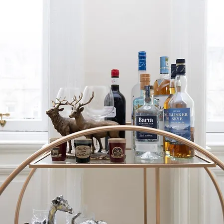 Stylish 2-bedroom Old Town Next To Royal Mile 아파트 에든버러