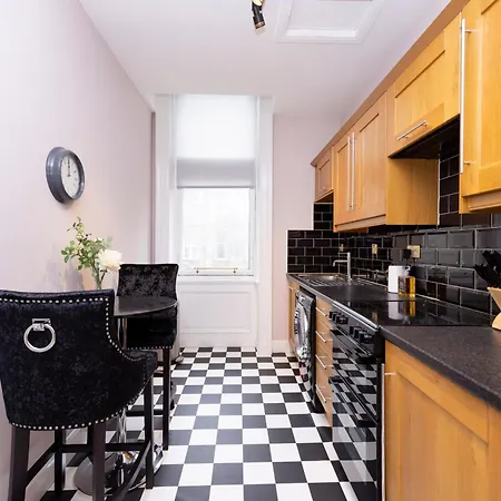 Stylish 2-bedroom Old Town Next To Royal Mile 아파트
