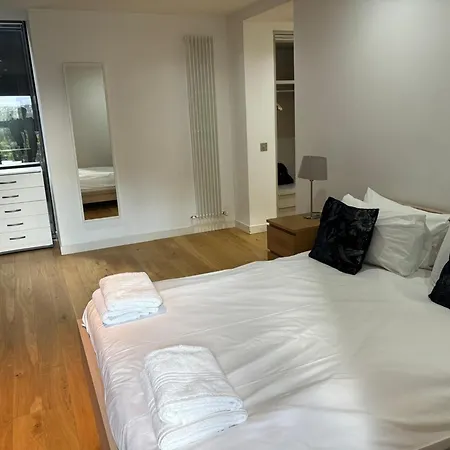 Stunning Park View Quartermile Close Proximity To Castle Daire Edinburgh