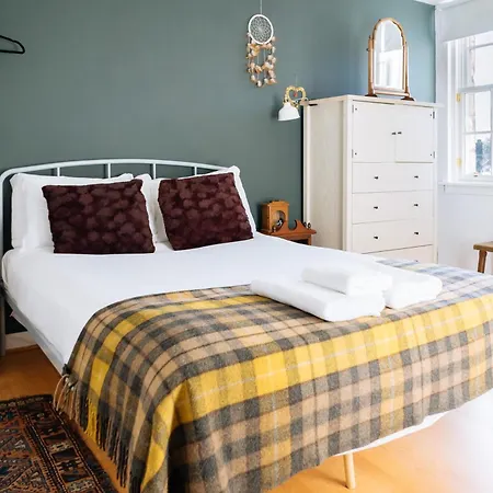 Appartamento Charming 3 Bedroom In The Heart Of Vibrant Old Town Edimburgo