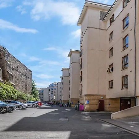 Modern 2 Bedroom In Centre شقة *