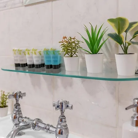 Modern 2 Bedroom In Centre