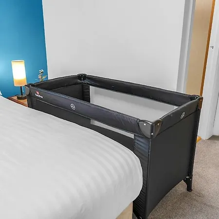 Modern 2 Bedroom In Centre شقة *