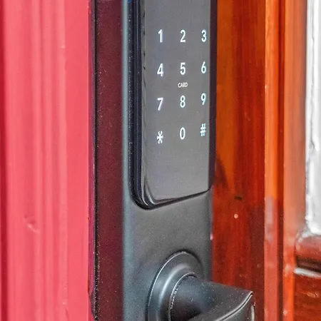 Modern 2 Bedroom In Centre شقة