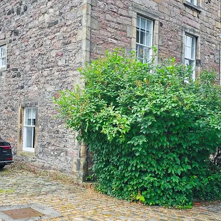Russel House - 4 Bedroom - The Royal Mile *