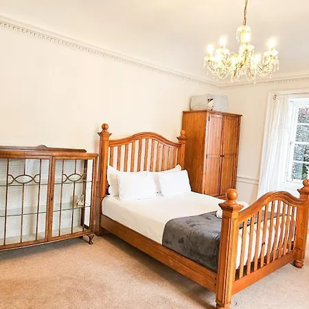 Russel House - 4 Bedroom - The Royal Mile *