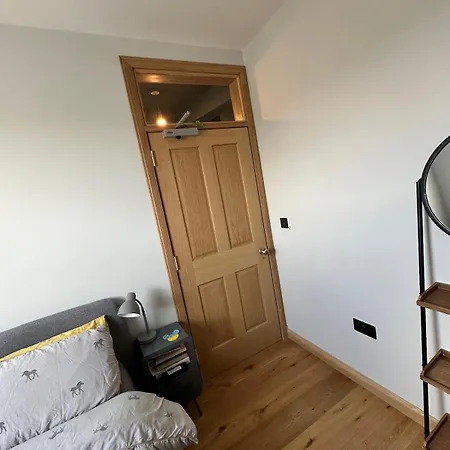 The Eyrie 2 Bedroom In Leith