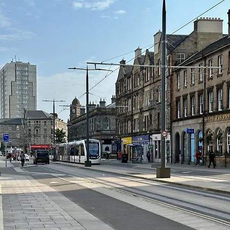 The Eyrie 2 Bedroom In Leith