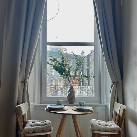 Bread Street, And Spacious One Bed Flat * Эдинбург