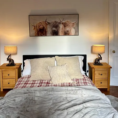 Bread Street, And Spacious One Bed Flat * Edinburgh