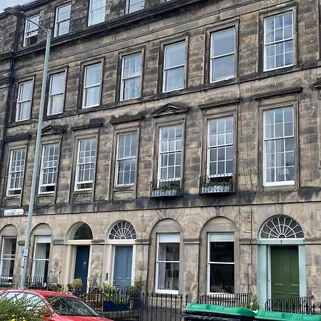 Georgian 4 Bedroom 3 Bathroom New Town *