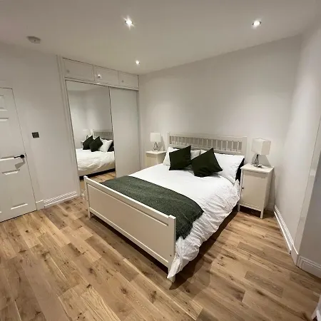 Stunning Refurbished Main Door Marchmont Apartment