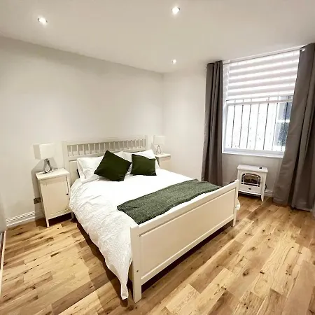 Stunning Refurbished Main Door Marchmont Apartment Edinburgh