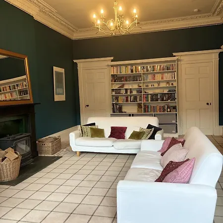 Georgian Townhouse In Centre