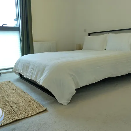 Amazing Water Of Leith View In Leith * Edinburgh