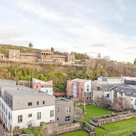 Joivy Stylish 3 Bed, 3 Bath Flat With Balcony In Old Town Appartement Édimbourg