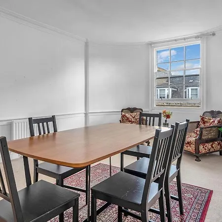 Lejlighed Super Spacious 4 Bed, Sleeps 6 Edinburgh