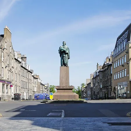 Large 3 Bed 3 Bath - New Town * Edinburgh