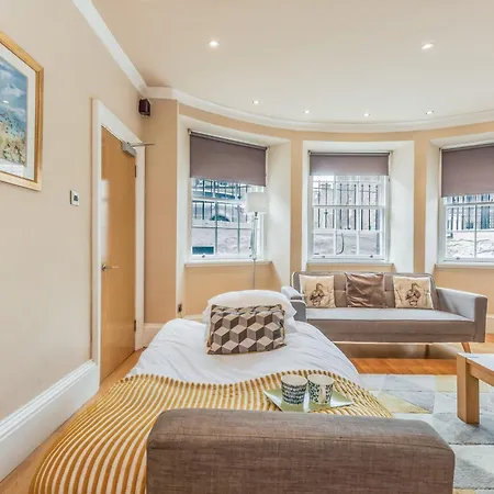 Large 3 Bed 3 Bath - New Town Appartement *