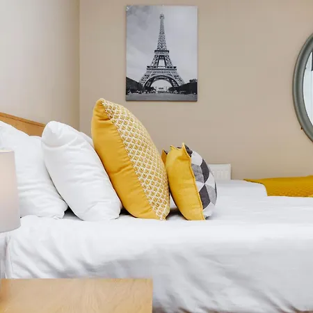 Large 3 Bed 3 Bath - New Town Edinburgh